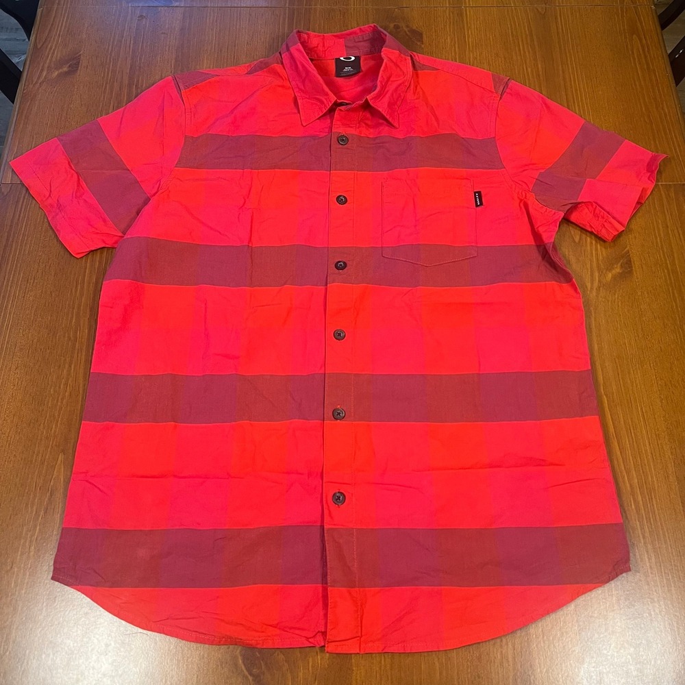 Oakley Regular Fit Short Sleeve Button Up Shirt Mens‎ Size M Red Striped